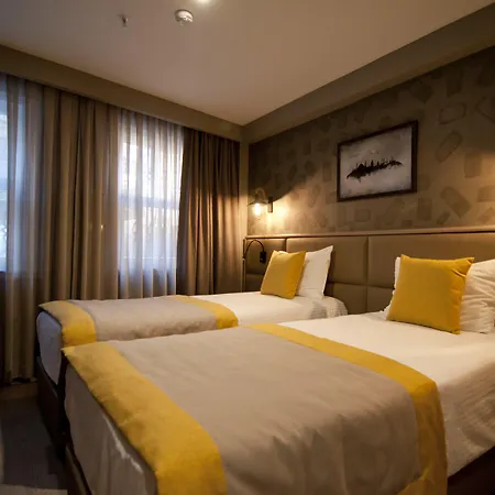 塞拉格里奥套房酒店 3*