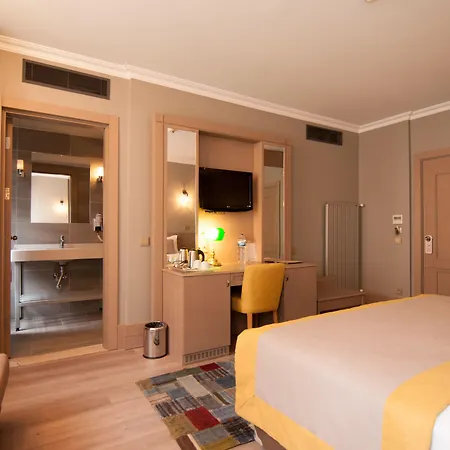 塞拉格里奥套房酒店