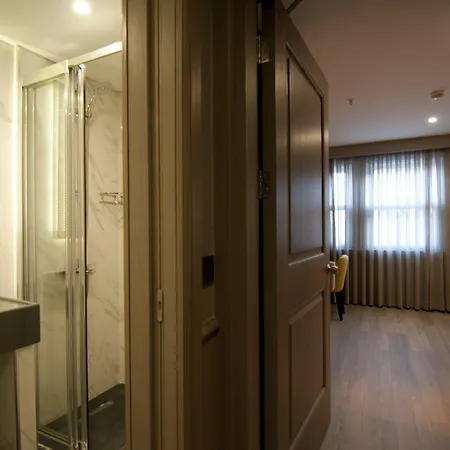 酒店 塞拉格里奥套房酒店