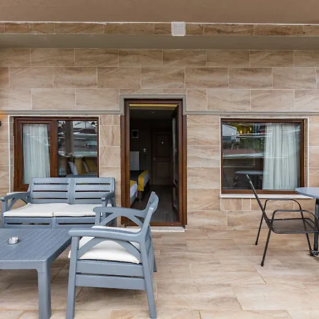 塞拉格里奥套房酒店