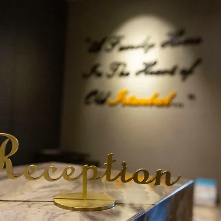 塞拉格里奥套房酒店 3*